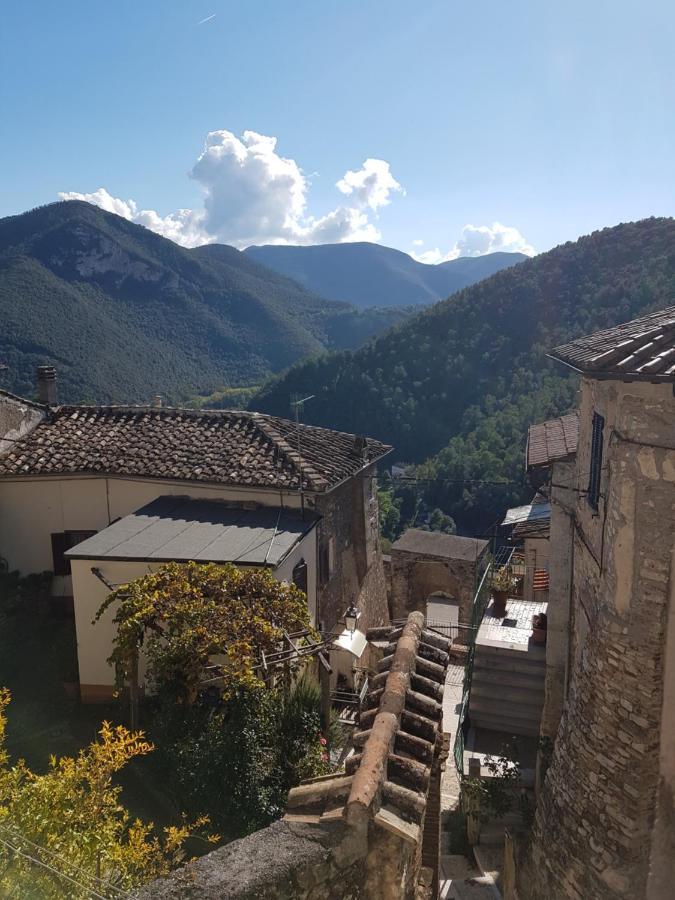 Apartamento Borgo Nel Tempo Collestatte Exterior foto