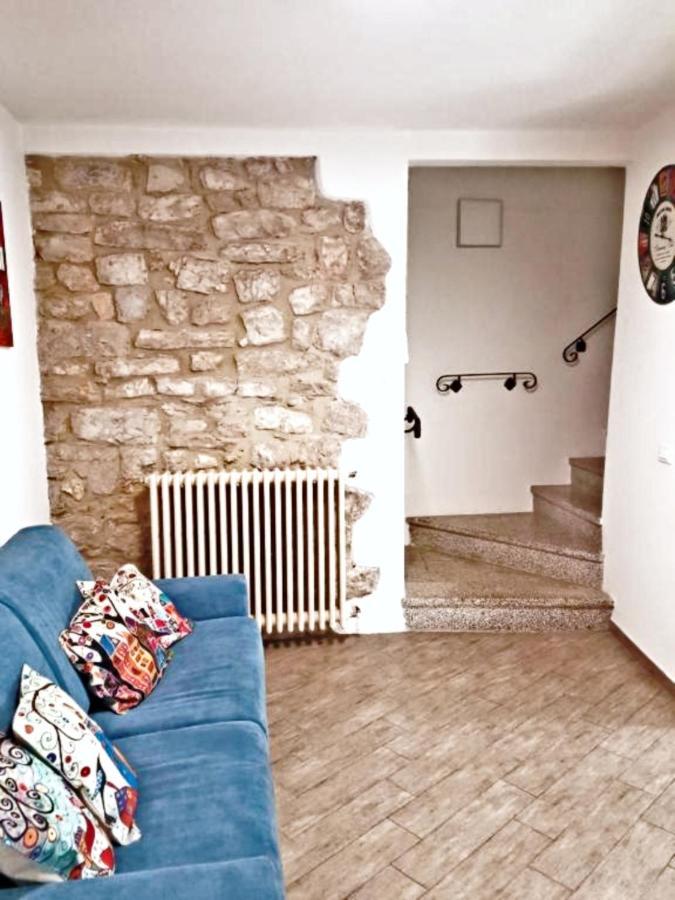 Apartamento Borgo Nel Tempo Collestatte Exterior foto